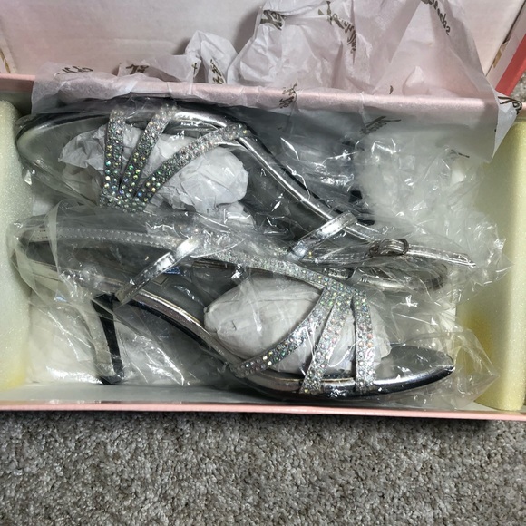 Touch Ups Silver Lyric 2 1/2" Heels Special Occasion - Picture 5 of 12